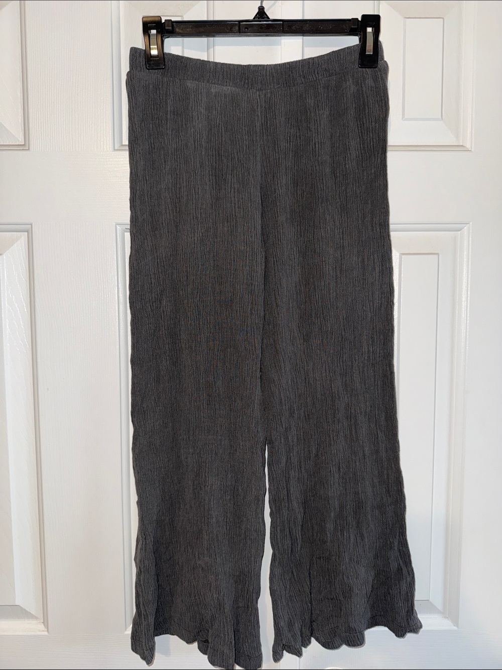 Blu Pepper Women's Wide-Leg Crinkle Joggers in Charcoal